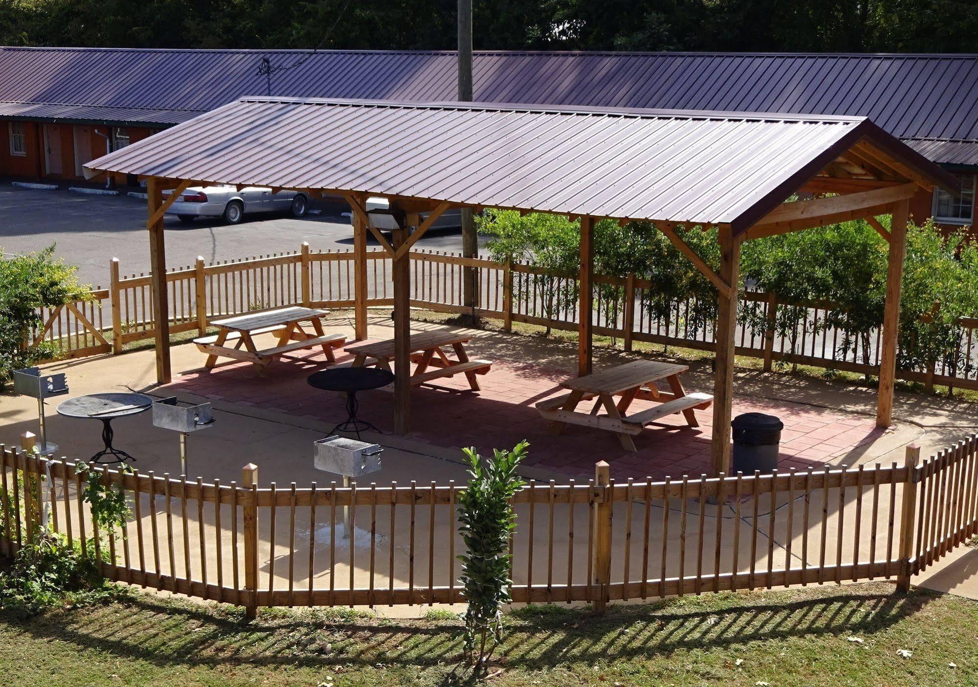 Red Roof Inn Starkville - University Exterior photo