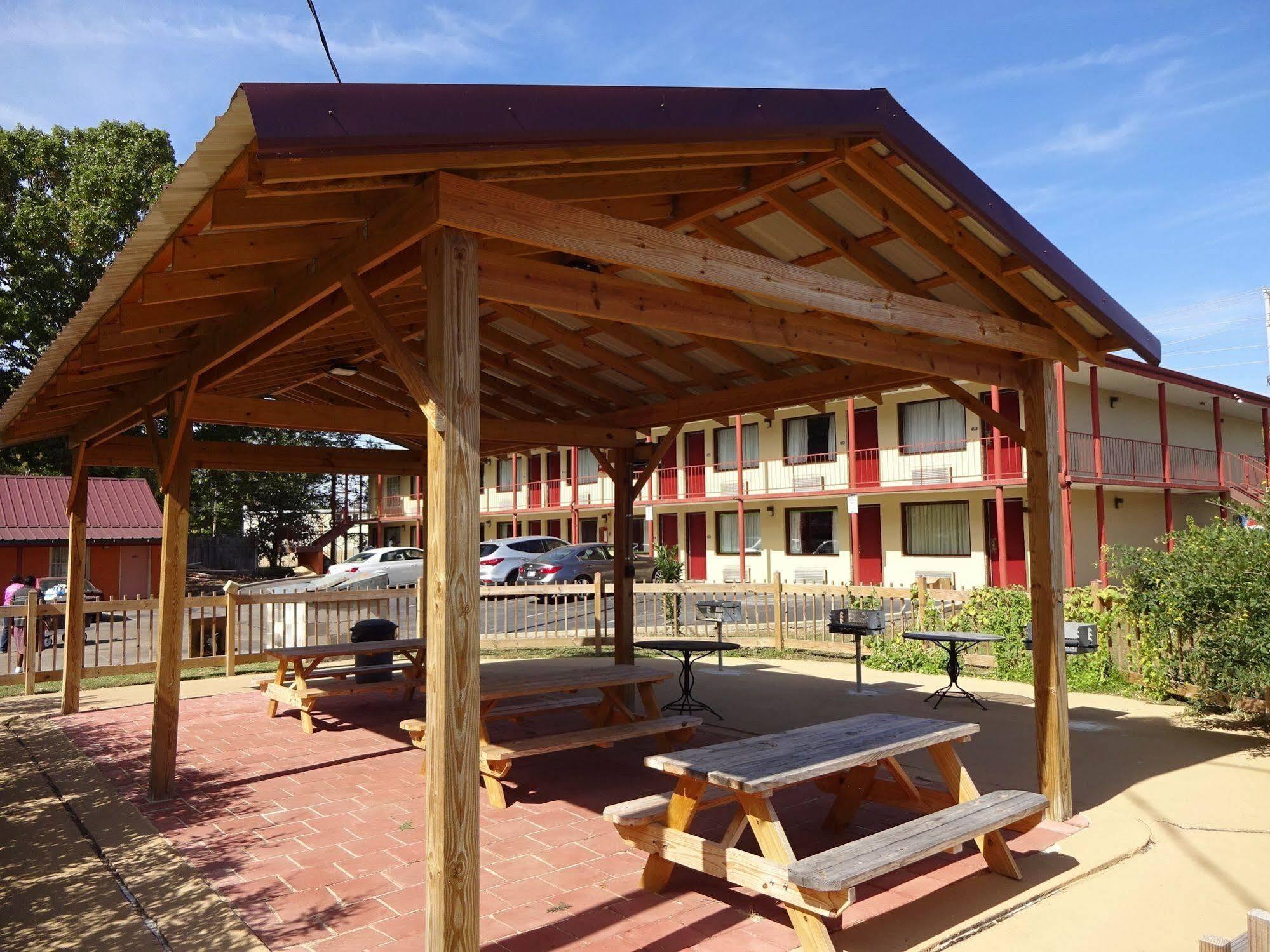 Red Roof Inn Starkville - University Exterior photo